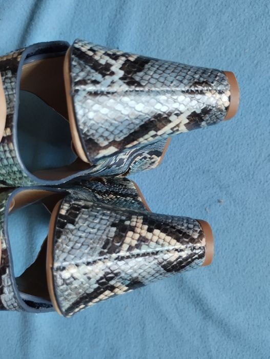 Босоніжки 38 розмір