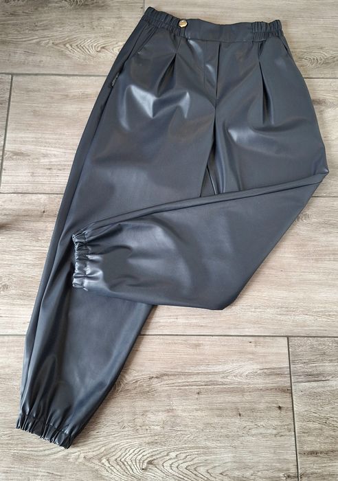 Spodnie Minouu joggery eko skórka hit jesieni