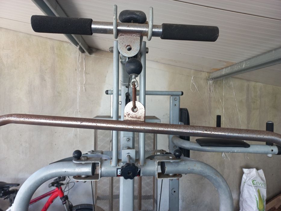 Maquina de musculação multifunções