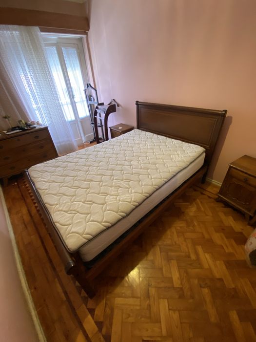 Cama de casal em madeira, ortopedica com colchão e topper com comando