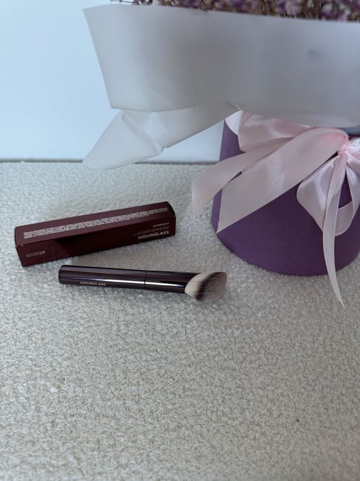 Браш кисть для макіяжу HOURGLASS