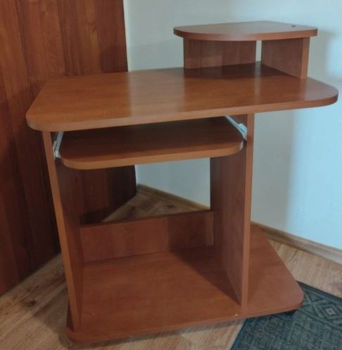 Biurko szkolne młodzieżowe.