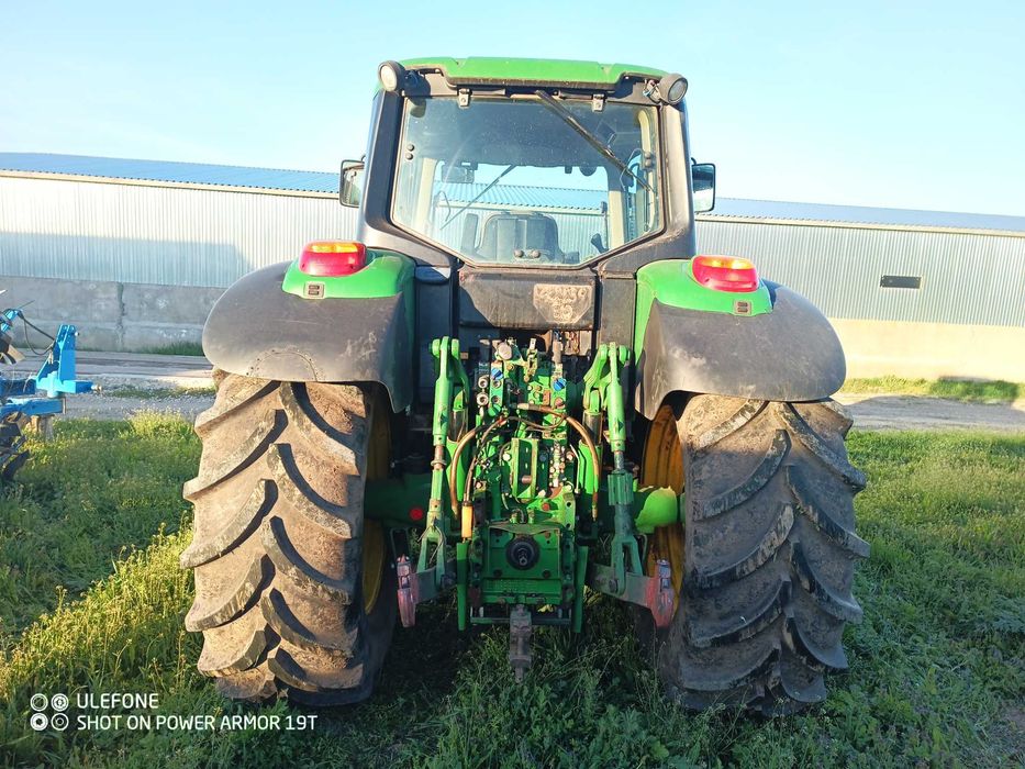 John Deere 6930.