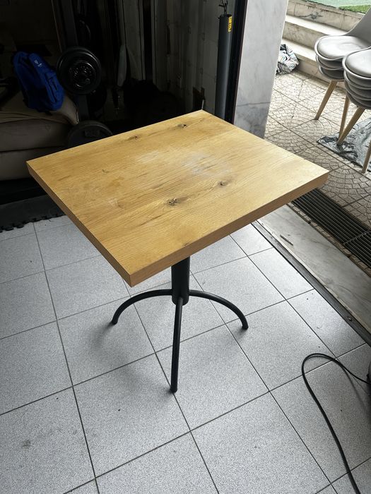 Mesa para espaço comercial ou habitacional