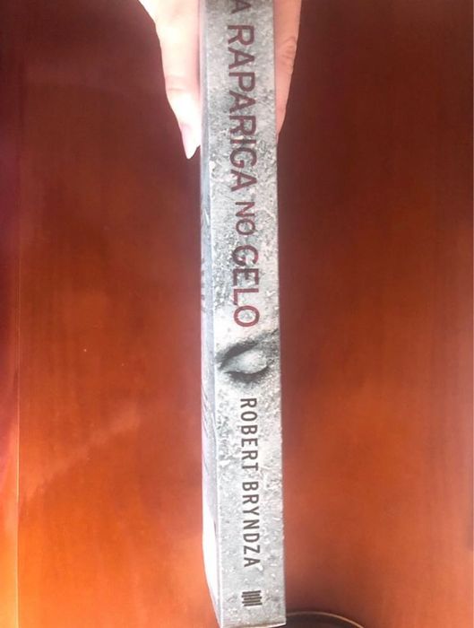 Livro Autografado “A Rapariga no Gelo”