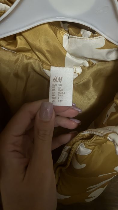 Демісезонна стьобана куртка від бренду H&M