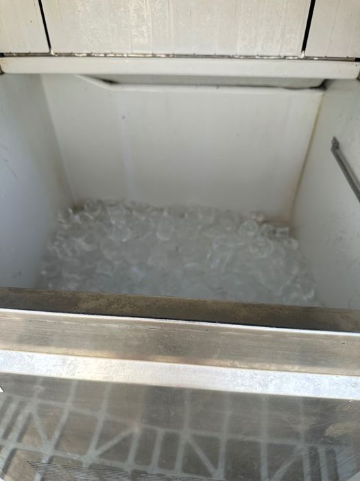 Máquina gelo 40Kg dia recente e em funcionamento