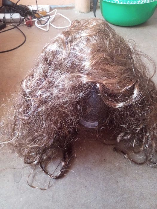 Peruka rozczochrana 55 cm