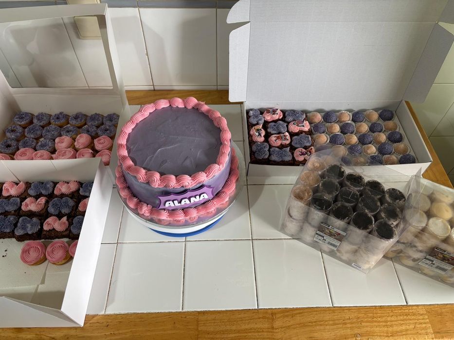 Bolos de pote e kits de festa