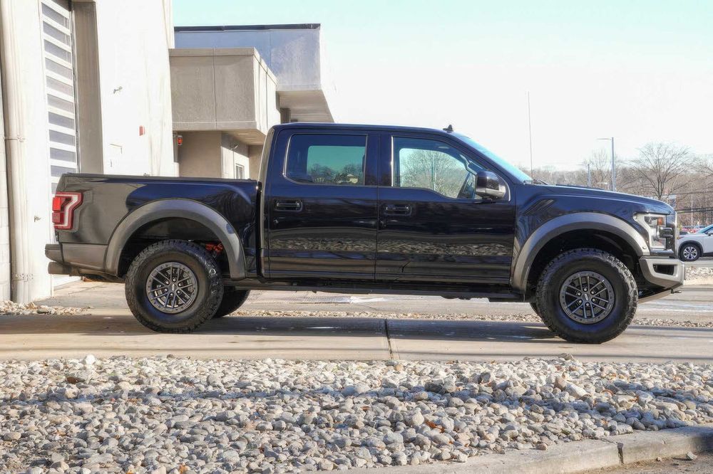 Ford F-150 Raptor      2017