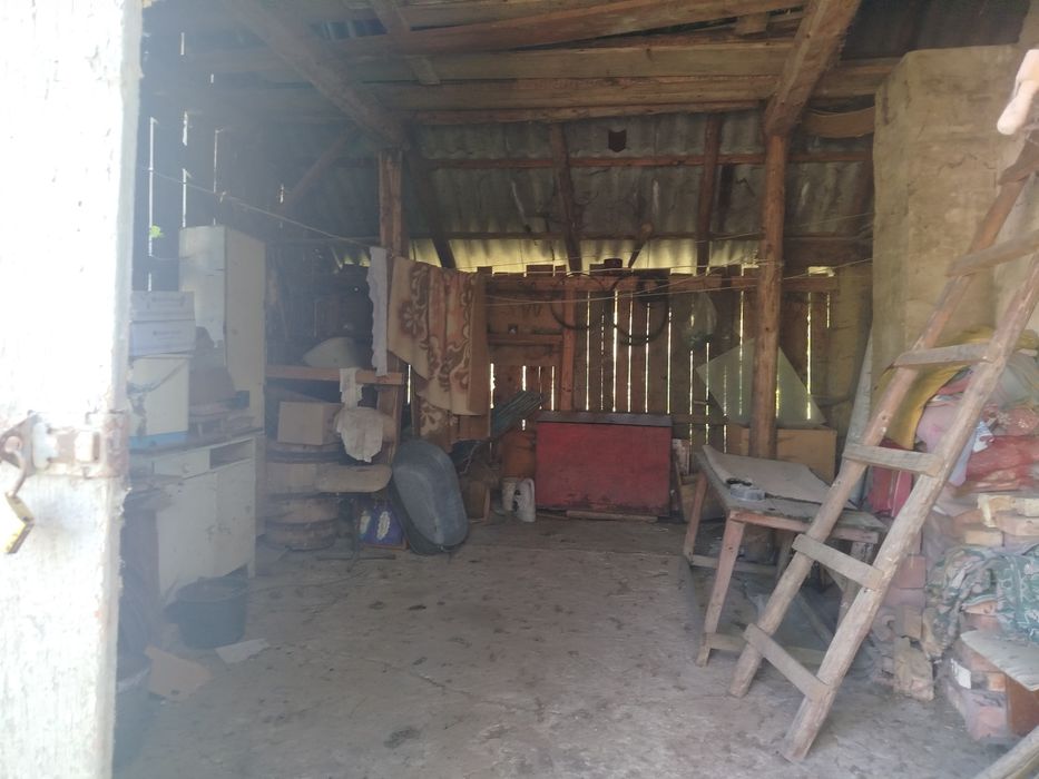 Будинок, ставок, земля біля Карпат, річка, ліс