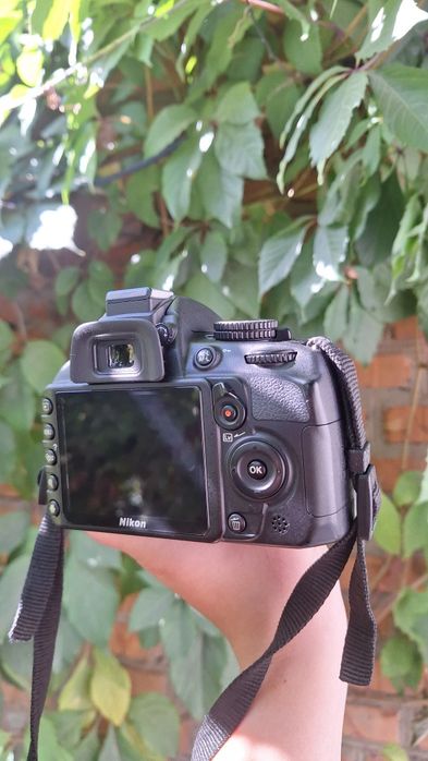 Дзеркальна фотокамера Nikon D3100