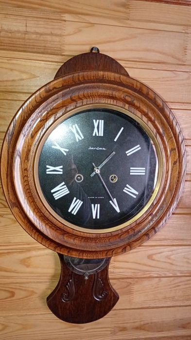 Годинник механічний з боєм в дубовому корпусі.