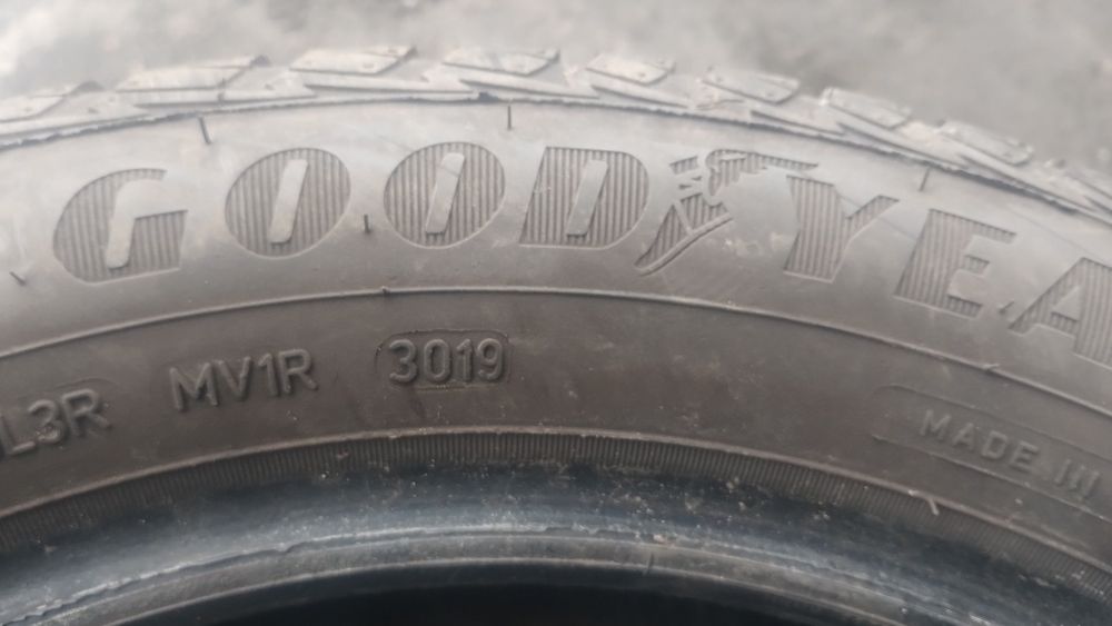 215.55.17 Goodyear Vector 4 seasons