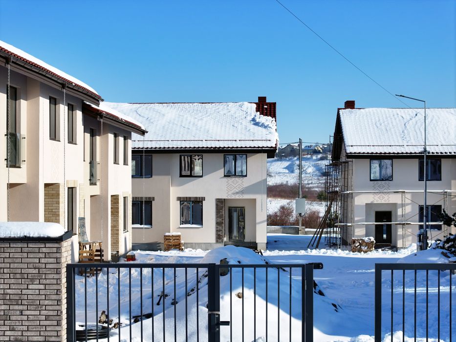 Продам котедж з МІСЬКИМИ комунікаціями, асфальт, Щасливе