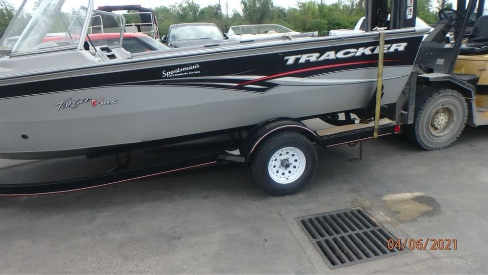 Моторний човен Tracker targa