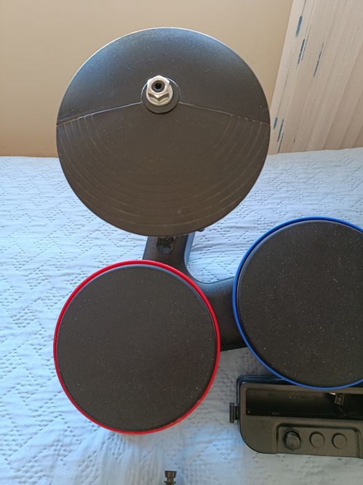 Pack Guitar Hero / Band Hero para Nintendo Wii (Guitarra + Bateria)