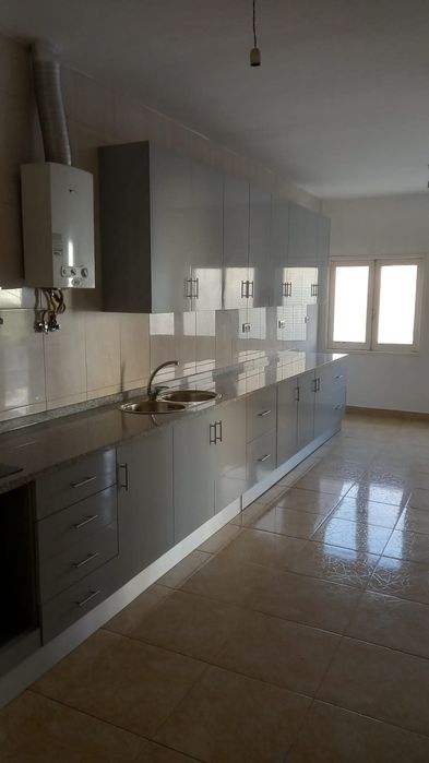 Apartamento T4 disponível para arrendamento no centro de Mirandela.
Re