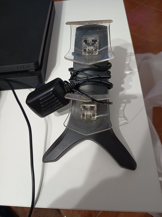 Ps4 Slim com 1000gb com comando + acessorios