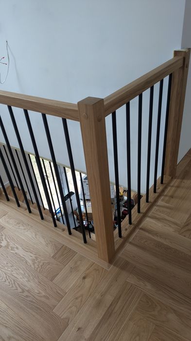 Schody drewniane balustrady