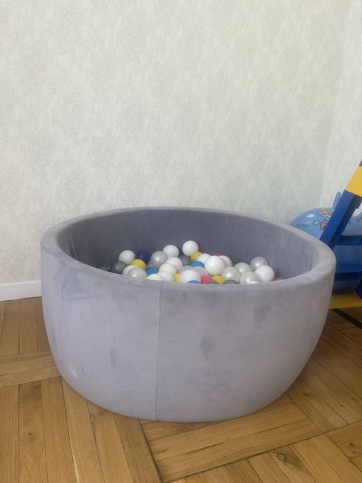 Продам Большой сухой бассейн б/у