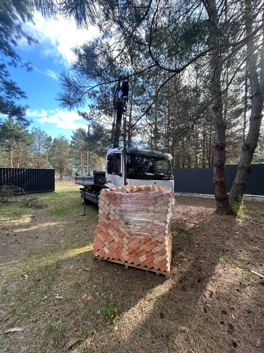 Перевезення будматеріалів Київ. Перевозка стройматериалов Киев. Маніпулятор манипулятор. Доставка цегли газоблоку плит. Оренда крана манипулятора