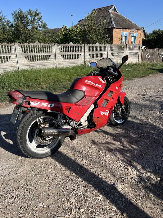 Honda VFR750F RC24