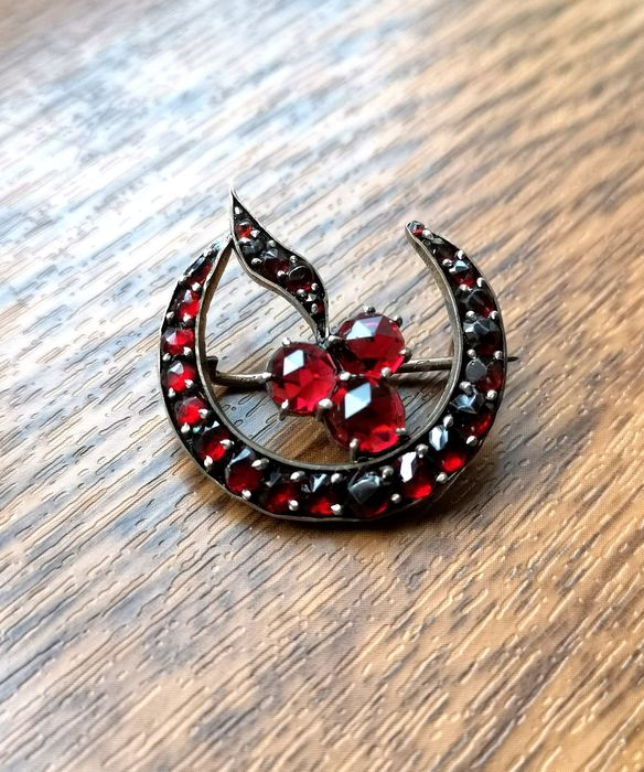 przepiękna XIX-wieczna broszka naturalne granaty mosiądz złocony