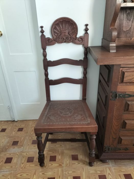 Conjunto Sala de Jantar - 1 aparador, 1 mesa e 8 cadeiras