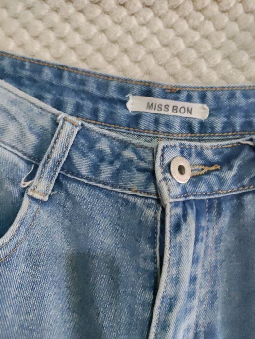 Calças de ganga modelo mom jeans