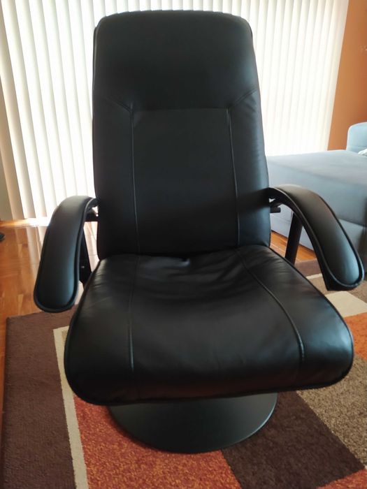 Cadeira rotativa muito confortável
