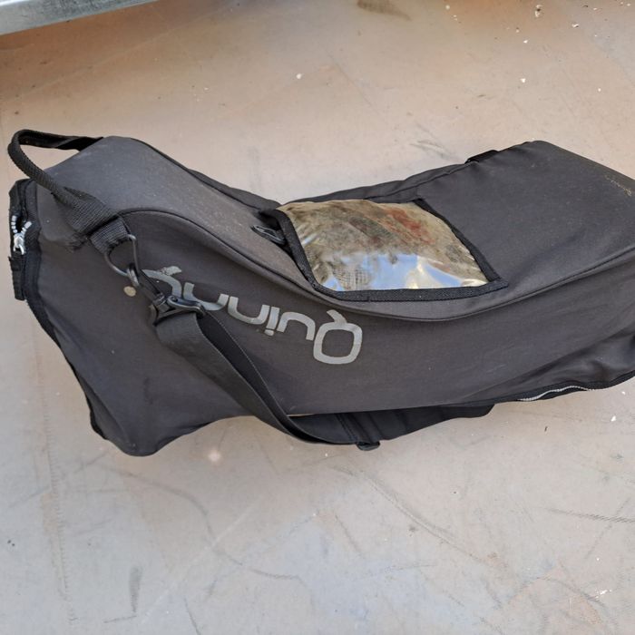 Cadeira “ovo” MaxiCosi e carrinho Quincy