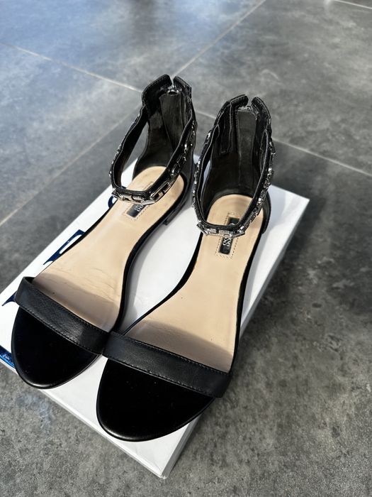 Босоніжки Guess 35р