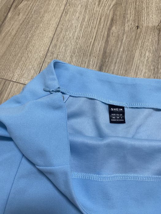 Гарний костюм: вкорочений піджак і юбка Shein