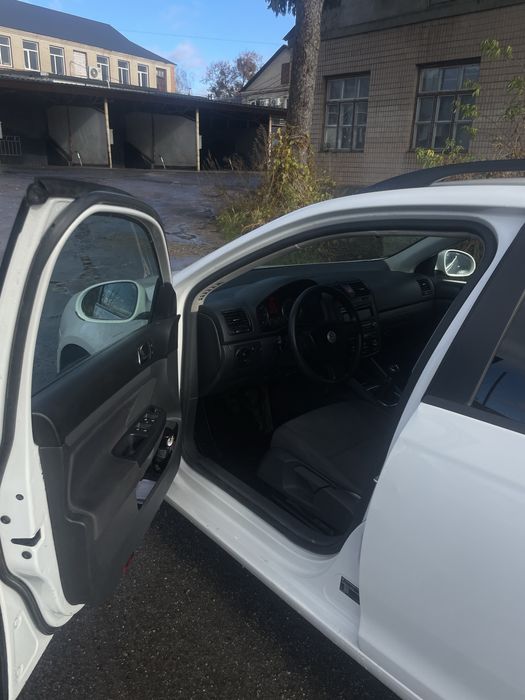 Volkswagen Golf 5 1.9TDI 2009 білий