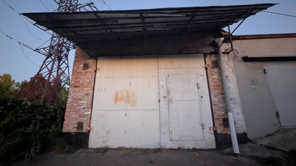 Великий гараж порядка 40кв у автокооперативі АК 16