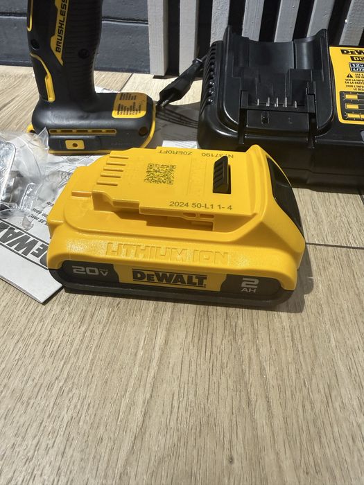 Набір Dewalt DCF809D1  Mexico імпакт,зарядне з акумулятором 2А