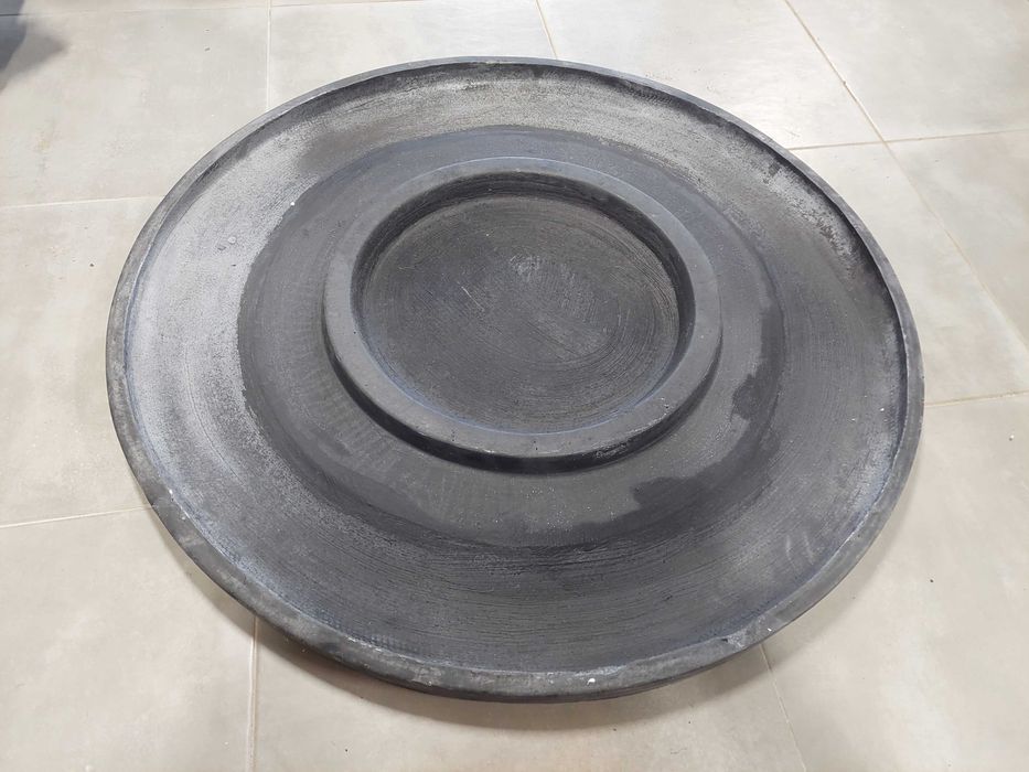 Tampo mesa em betão com 90cm de diâmetro.
