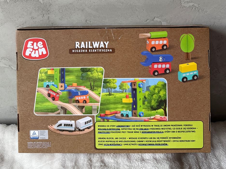 Elektryczna drewniana kolejka Elefun dla dzieci.