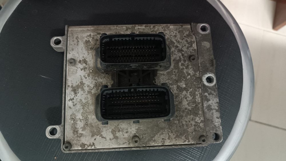 Centralina ECU Saab 93 2.0t 2003 avariada