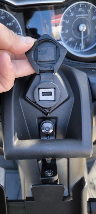 Yamaha XMAX 300 como nova