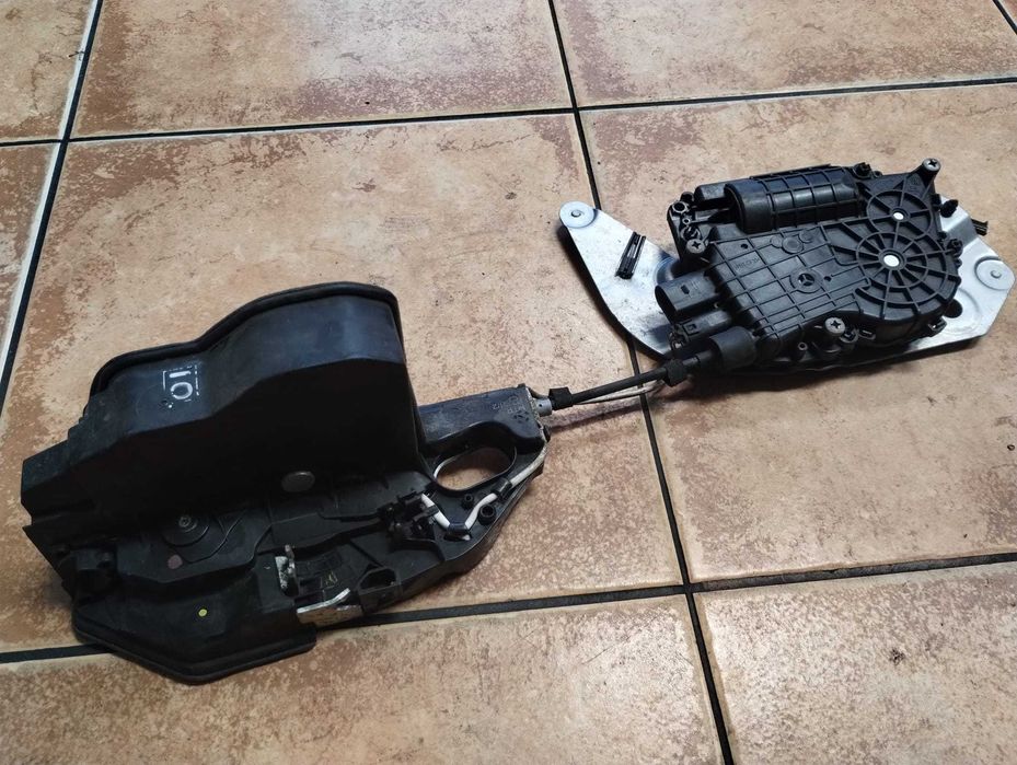 zamek tył tylny   lewy  dociąg BMW E61 E60  720.2158