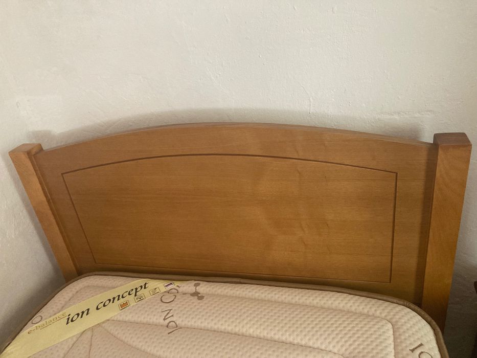 Cama em pinho com Colchão