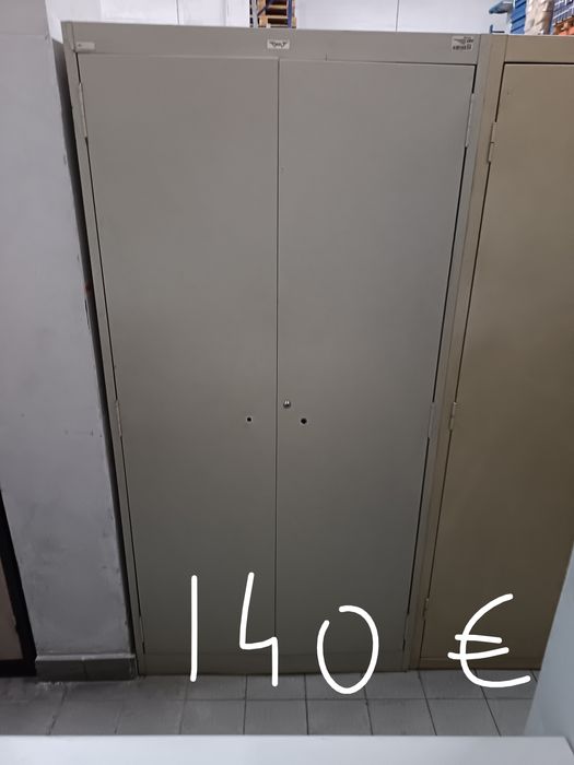 Armários metálicos