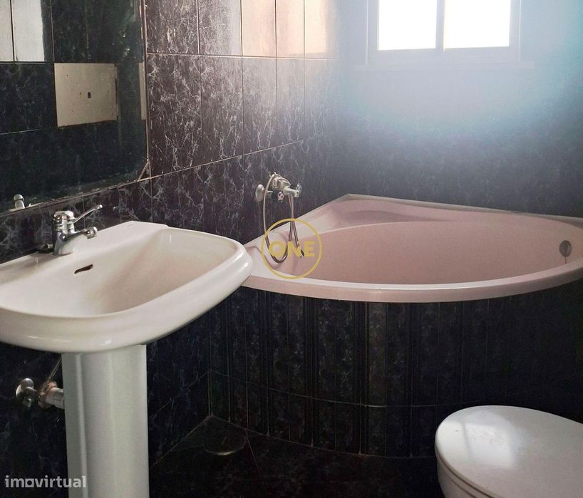Apartamento T2 no Fogueteiro, Amora – 4º Andar com Excelentes Áreas