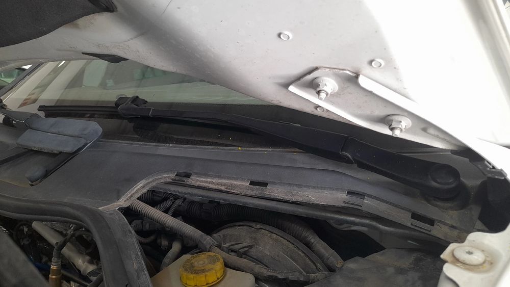 Haste / braço de escova limpa vidros frente esquerda PORSCHE Cayenne (