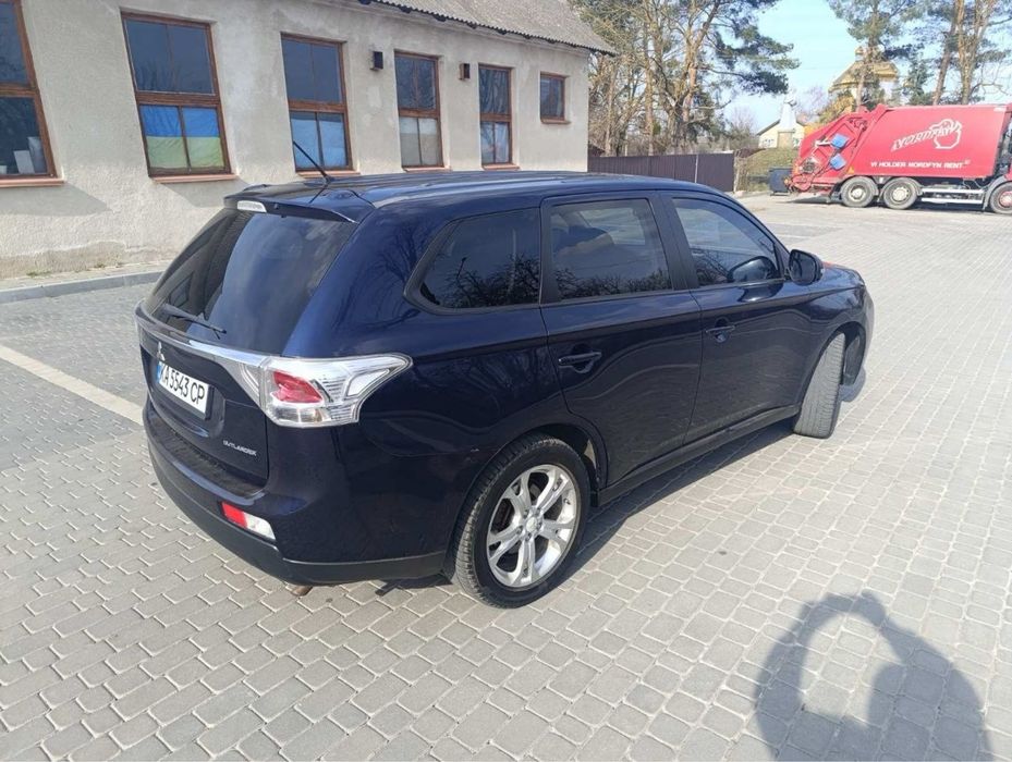 Продаю Mitsubishi Outlander Se 2013