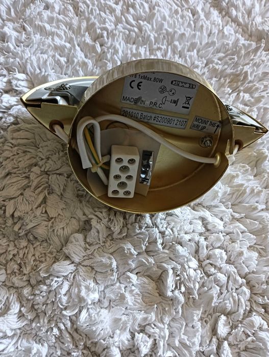 Candeeiro dourado muito bonito