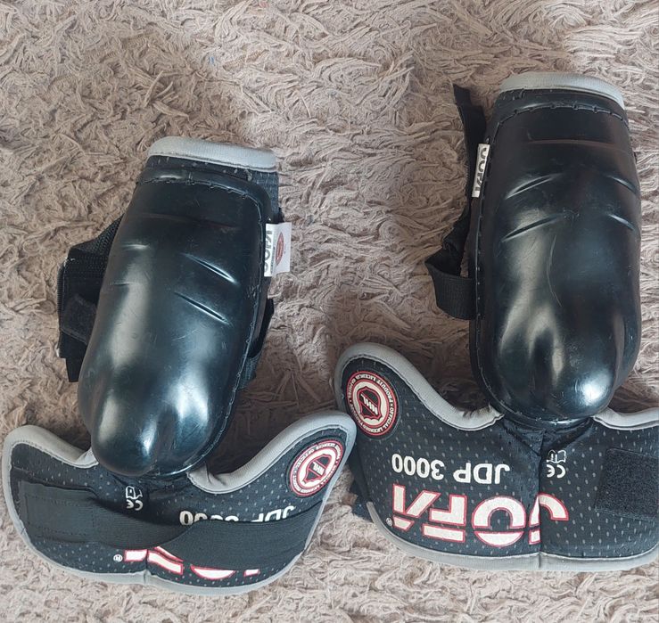 Наколінники для захисту ніг