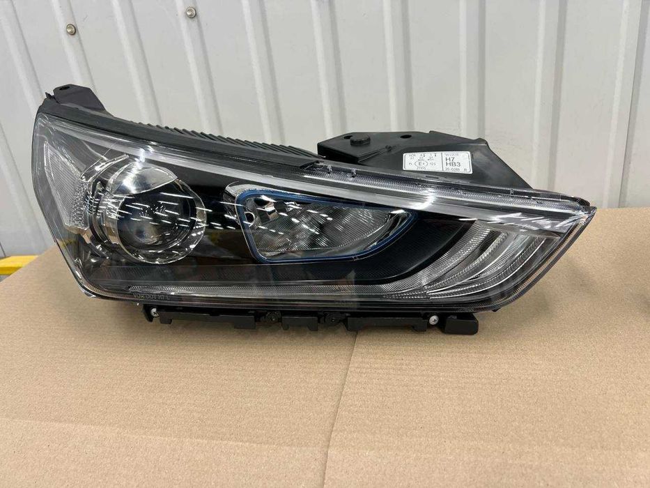 Фара ліва права  HYUNDAI IONIQ 2016-2020 року Гібрид